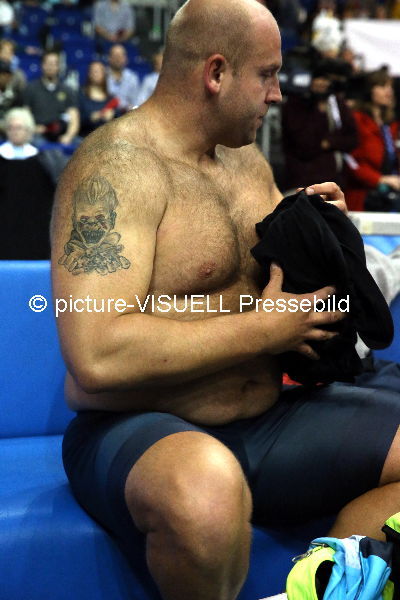 straightmenworshipping:  straightdudesexting:  Beefy and sexy Polish Olympian Piotr