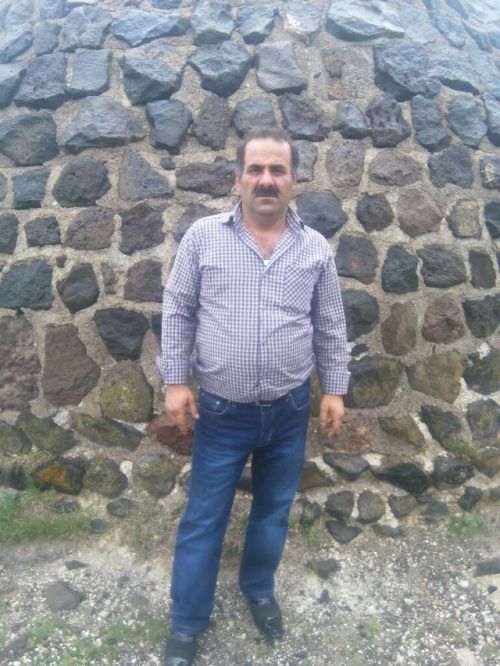 Kim bu. Tüm güzelleri krndinize saklamayın.bize de paslayın.