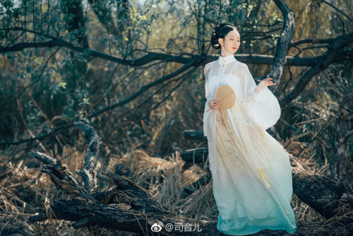 cuudeli:It’s been so long ;) Traditional Chinese Hanfu.