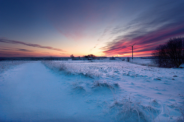 brutalgeneration:  Colorful winter sunset by frasse21 on Flickr. 