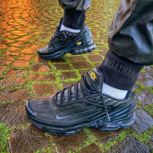 Plain TN3 stomping exciting pavement . . . #nike #tn #niketn #tuned #niketuned #nikeairmaxplus #airm