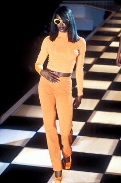 naomihitme: Naomi @ Gianni Versace Spring/Summer