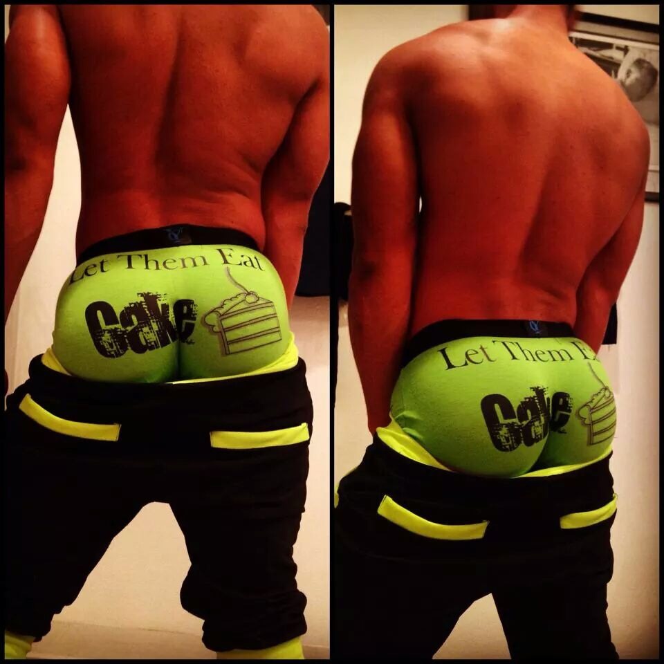 gelopanda:  My boyfriend sent me this pic of Juju the dancer in his latest pic and
