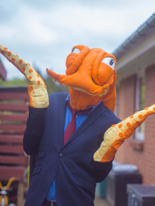 monkeysaysficus:pazzojinn:cosplay-gamers:Octodad: Dadliest Catch by Charlie SchaltzCosplay of what? 