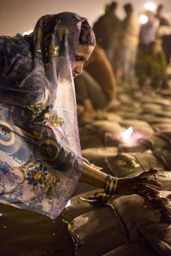 my-spirits-aroma-or:  Praying the river Ganga at night, India.  by Julie Higelin 