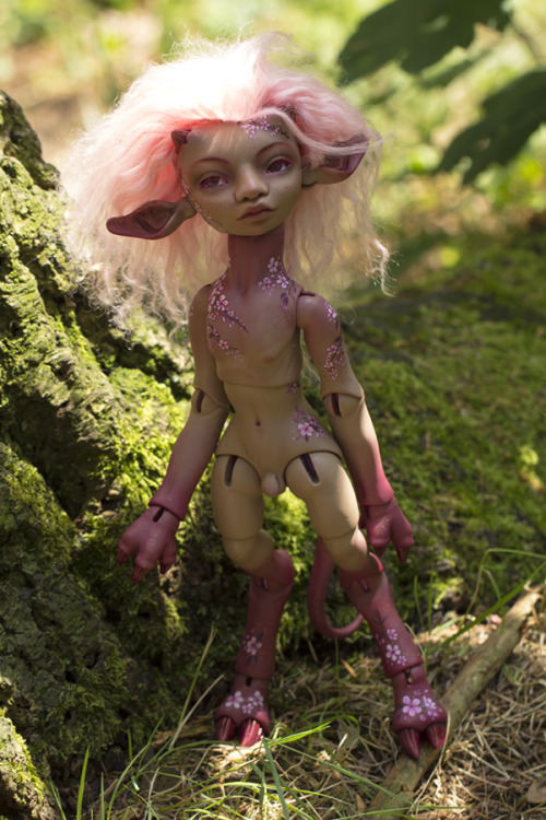 Paskal was painted by @apeldille when they were here. He is now Adorable, and pink. I love pink, I n