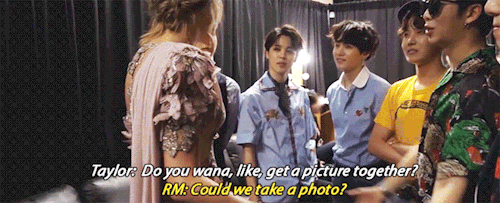 Taylor Swift Meets BTS Backstage At The 2018 Billboard Music Awards
