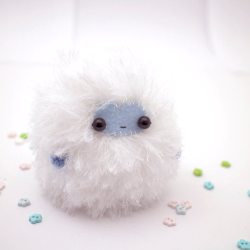 sosuperawesome:  Crochet amigurumi by mohustore on Etsy  • So Super Awesome is also on Facebook, Twitter and Pinterest • 