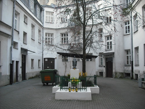 lamus-dworski: Examples of the surviving wayside shrines in the city of Warsaw, Poland. Many of them