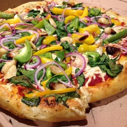 chemese:  Vegan Pizza from Whole Foods #veganfoodshare