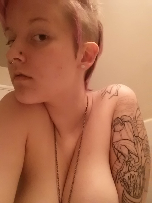 drippy-kitty:  Feelin’ cute today, so have some pre and post shower selfies. I figured these would fit in better on my blog where boobs are the norm. xD