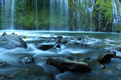 Wet Rocks by primarycolors897 on Flickr.