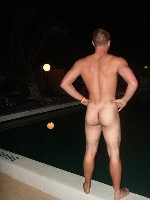 DESNUDOS EN LA PLAYA