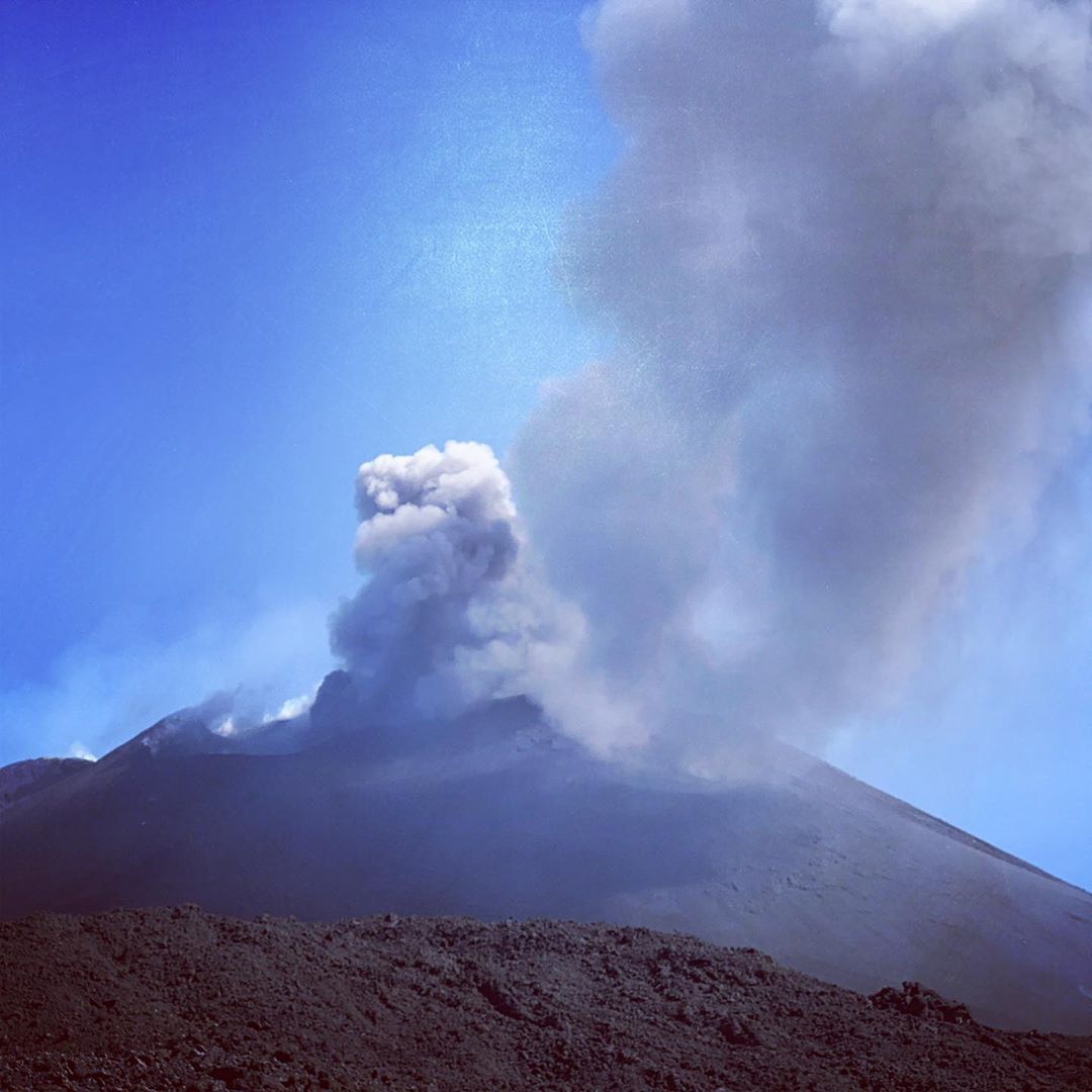 #etna #vulcanoetna #etnavolcano #etnavulcano #mtetna #sicily #sicilia #plume (presso Torre del filosofo (2920m))
https://www.instagram.com/p/CEPmYVfod3y/?igshid=x4l7zx9hgt5y
