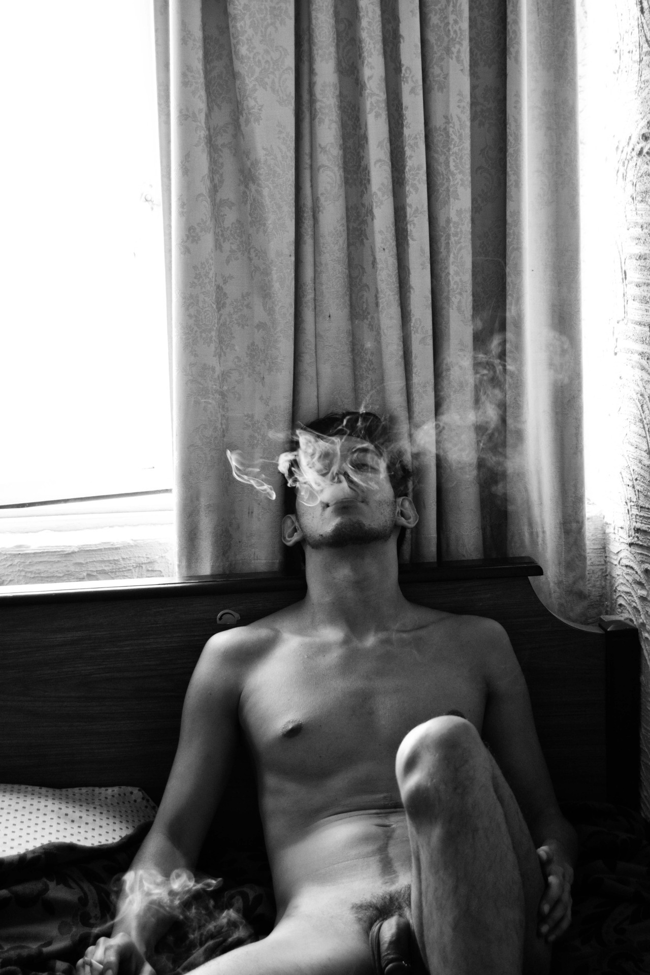 smellofpink:  Smoke