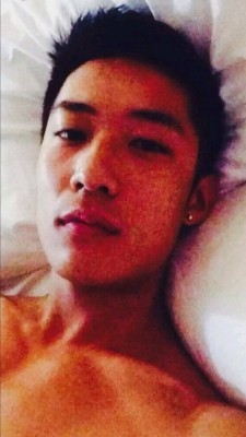 sixthrural:  edward-btm: wowo123123:   chi-jiang:  超長大屌   想被你幹    又噴好多   被你內射一定很爽  他是誰呢？   