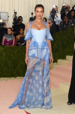 celebritiesofcolor:  Irina Shayk attends the “Manus x Machina: Fashion In An Age Of Technology” Costume Institute Gala at Metropolitan Museum of Art on May 2, 2016 in New York City.