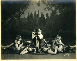 fewthistle:  The Snakecharmers. Vaudeville,1924.
