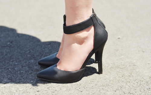 Square Peg In A Round Hole | Camille Tries to Blog stiletto heel, shoes, pointed toe, pumps, d'Orsay