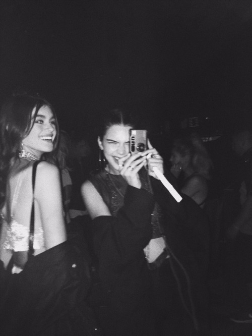 kendalljkeek: bigdgen: “I got a pic of her taking a pic of you though lol”