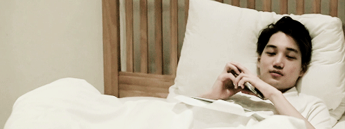 12fools:cuddly jongin in bed