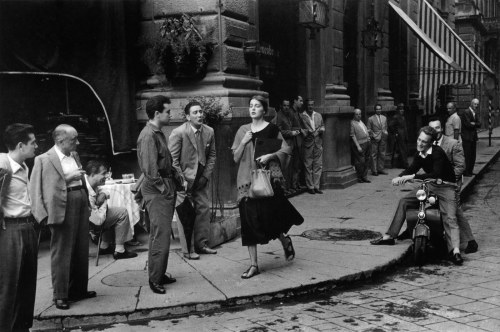 acjtheabstract: [PHOTO] American Girl In Italy Ruth Orkin 1951 