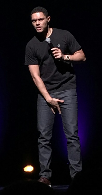 bromancebooty: Trevor Noah’s booty cakes