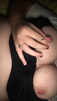 my-velvet-underground:Sending my boy pictures is making me so fucking honey I’m going to make myself cum now. 😘😘