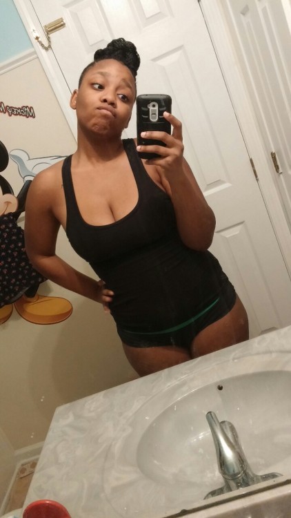 onemankingslife:pescatarian-princess:  Im winning 😉😉  Yes