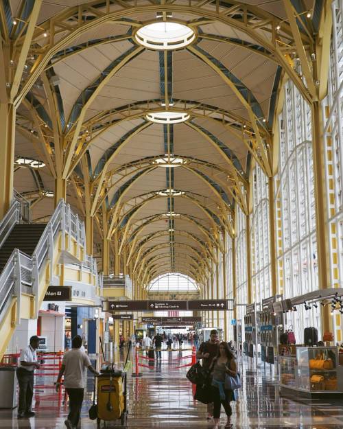 Market arcade #washingtondc #dc #cesarpelli #ronaldreganairport #arlington (at Ronald Reagan Interna