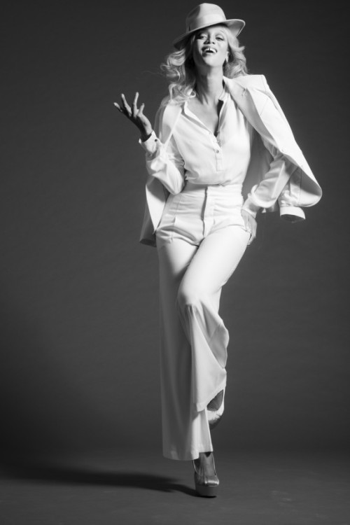 blackfashion:  Part 1 of Tyra Banks in ”15“  Named for the 15 different models Tyra channeled. Styled by Tyra’s personal stylist Ty-Ron Mayes and photographed by Spreitzenbarth.  All the photos are un-retouched and can be viewed at Jack Studios