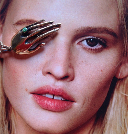 dinnerwithannawintour: Lara Stone by Alasdair McLellan for i-D Summer 2015