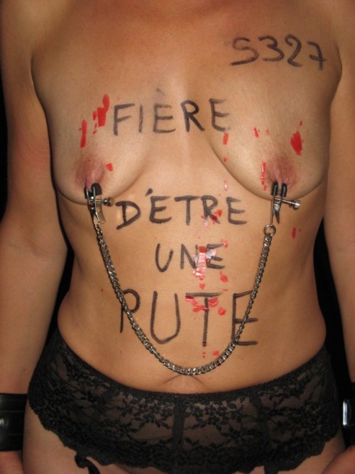 MAÎTREBDSM: Dressage Education Initiation Punition et Marquage  Chienne soumise.Fière d'être une pute…   http://maitrebdsm.tumblr.com   Mon mail: maitrehardperversvicieux@hotmail.fr