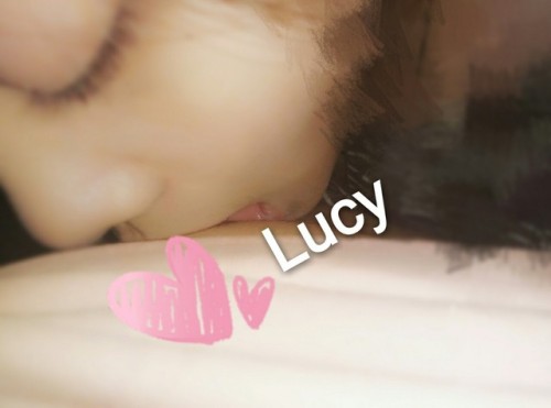 leoyuqi: @ysnowwhite 妹纸投稿 第一次楼道漏出 看这睫毛眼睛 颜值肯定没差  做网黄的好料子