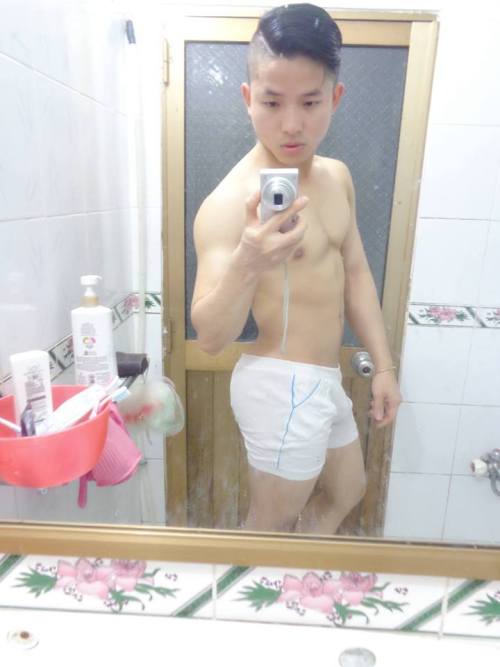 bravenguyen:  choikhongiu:  duycute113:  manjam1981:  traidepquanhta:  Gym boy Tiến - Part 1Chưa biết thẳng hay cong mà nhìn tướng đúng chuẩn bot luôn  be nay bot quan 2, lt roi hang thi ok ma o ngoai lùn lam hay di lam cong qua trong