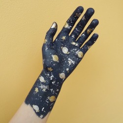 nuzzlenarry:  The galaxy is on my hand.