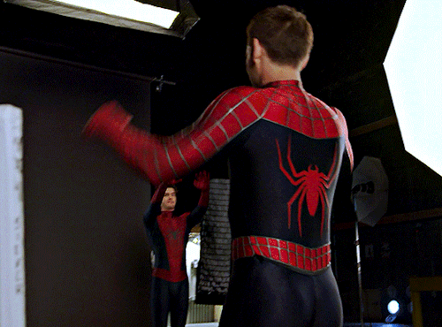 ANDREW GARFIELD & TOBEY MAGUIRE BEHIND THE SCENES OF SPIDER-MAN: NO WAY HOME (2021)