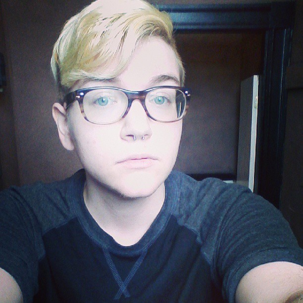 dressedupsoul:  avenoiric:  dressedupsoul:  Who’s this loser?! (pre-T, high school