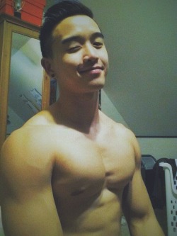 yumyumasianhunks:  yum yum Asian hunks. check out my blog