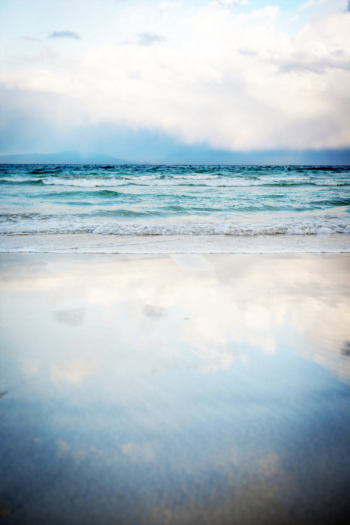 -vvaste:  Nobody has to live alone (by Akilyn Kuroson) 