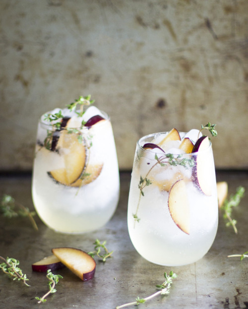 ablogwithaview: ineptshieldmaid: keroiam: Recipe:   Plum and Thyme Prosecco Smash @royalrory, @