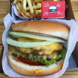 burgerlords:Starting a new Sunday tradition of burgers from brunch! We’re here now till 6PM so come through! #Burgerlords #doublecheeseburger 📷 @goldburgerla