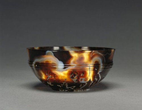 grandegyptianmuseum: Agate Bowl This Indian agate bowl was part of a group of precious stone vessels discovered near Qift (formerly Koptos) in southern Egypt, ca. 300-100 BC. India was one of the sources for agate in antiquity, and Qift lay on the trade