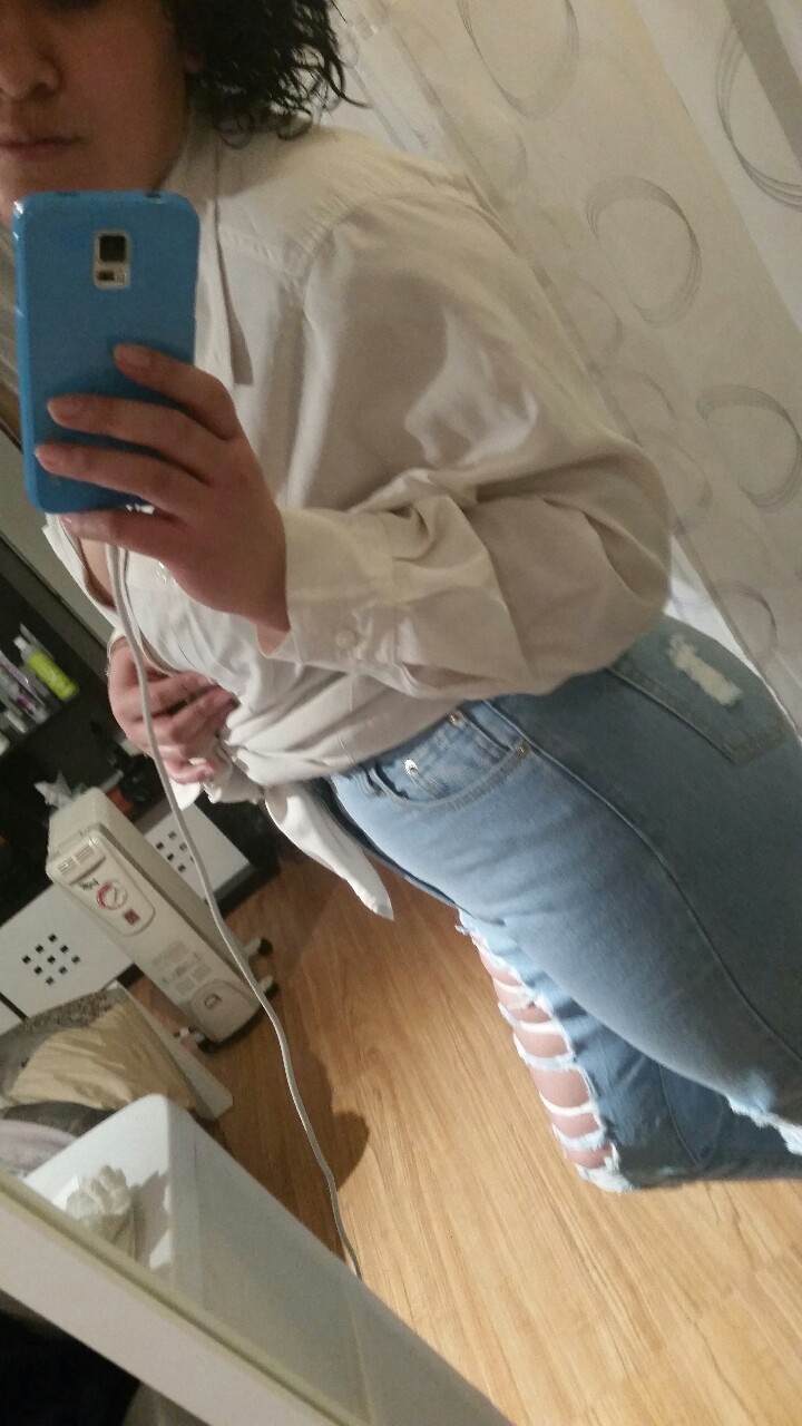 trublulotus:  trying to figure out what to wear tonight and i thought i looked kinda