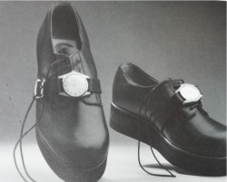 napred:  &ldquo;Watch shoes&rdquo;, leather with moulded rubber soles and wrist watch fastenings designed by Red or Dead, London Spring/Summer 1988. Waybe Hemingway’s shop Red or Dead opened in 1987 specialising in this type of off-beat, amusing footwear.