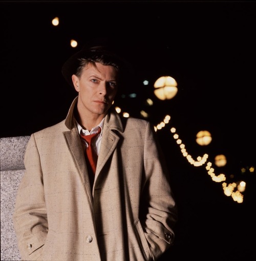 bowiegrinningsoul:Absolute Beginners, cover photo session, 1986 by Chalkie Davies [x]