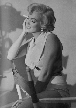 blockmagazine:  Marilyn Monroe on the set