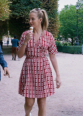 suttxnbrady:some of villanelle’s coolest/chicest outfits (requested by anonymous)
