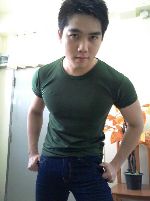 hotasianmale:  asianhunk-pecs-nips-asses:  big boobs boys; showing em off!  젖꼭지 핥고싶구만