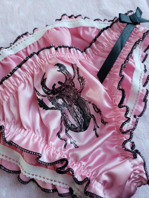 cummy–eyelids:Beetle babe creepycute hand printed satin panties! Just listed on my etsy shop!  https